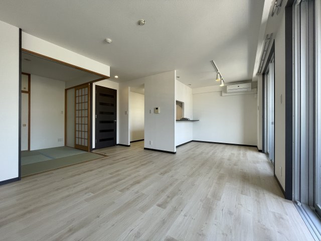 川崎市麻生区王禅寺西１丁目の賃貸マンションの居間・リビング