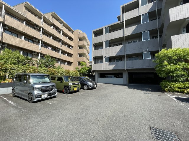 川崎市麻生区王禅寺西１丁目の賃貸マンションの駐車場