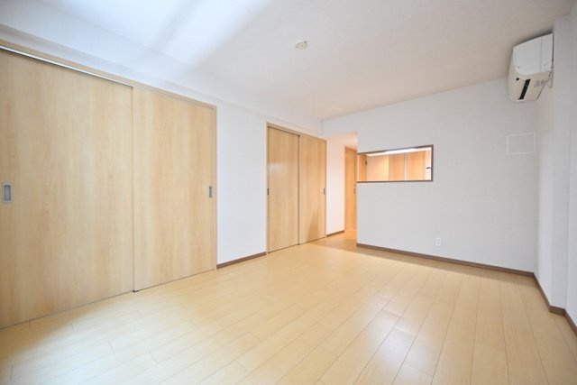 ＣＥＮＴＲＡＬ　ＧＡＲＤＥＮ　ＲＥＳＩＤＥＮＣＥ　ＴＯＫＹＯの居間・リビング|こちらの居間で趣味の時間をお楽しみください