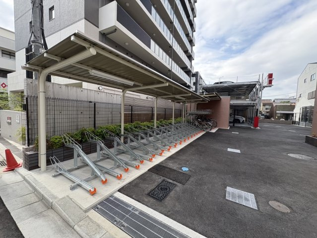 プレジオ永和EUROの駐車場