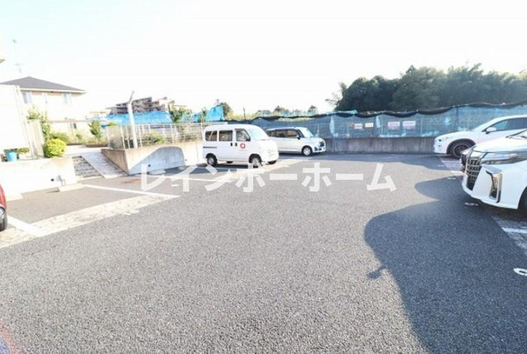 サニーモール　参番館の駐車場|駐車場に車を止められます