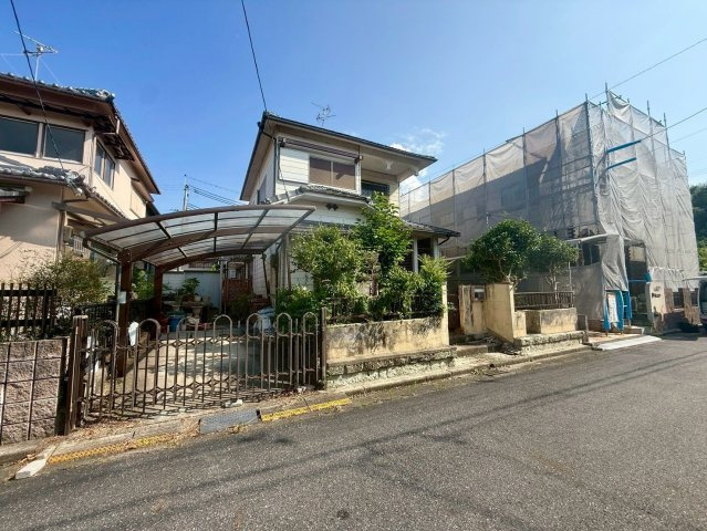 近江八幡市緑町2丁目　建築条件無し売土地の外観|敷地と前面道路の位置関係が分かる現地写真。街並みや隣地との距離感もご確認ください。