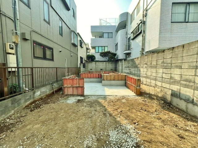 板橋区常盤台3丁目 限定1棟の外観|現在、建築中になりますが完成後には確認できない基礎や構造躯体をご覧いただける良い機会になります
周辺環境も併せてご案内も可能です
お気軽にお問い合わせください
