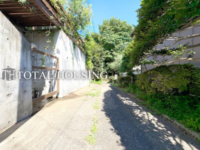 【前面道路含む現地写真】 | 小金井市前原町3丁目　売地　全1区画