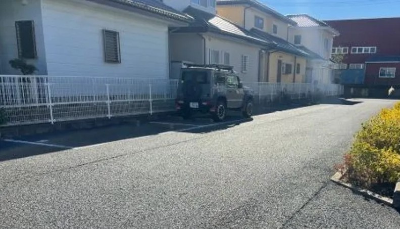 レオパレスシンフォニー成東の駐車場