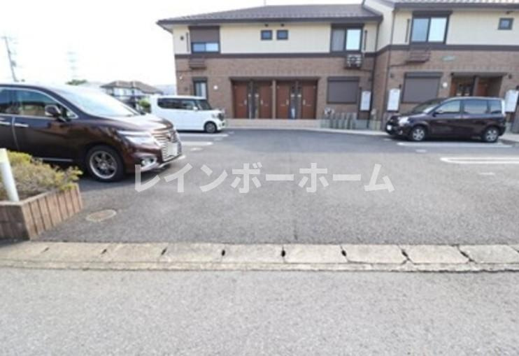 アシェルガーデンの駐車場|駐車場があるので、車を買う予定の方も安心です