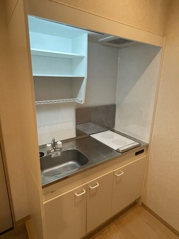 草加市草加２丁目のアパートのキッチン