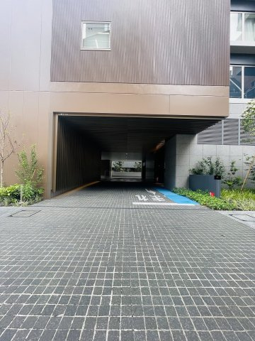 クラッシィタワー新宿御苑の駐車場