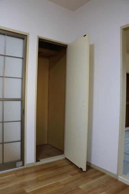 洋室にも収納ありあます