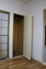 洋室にも収納ありあます