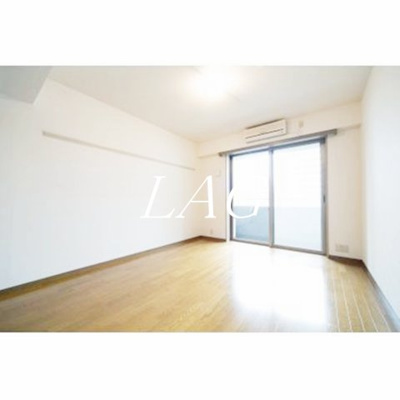 【居間・リビング】 | スカイパーク御苑 | 洋室のお部屋です。