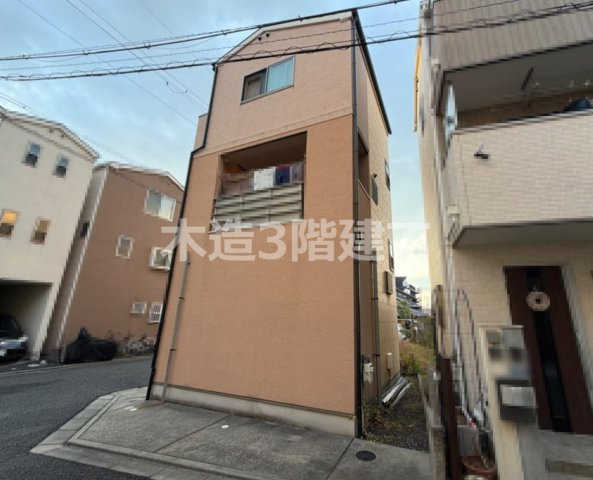 下馬伏町　中古一戸建ての構造・工法・仕様|木造3階建て
■物件内覧・資金計画相談・住宅ローン相談、リフォーム相談、お問合せ受付中■
※当日・翌日のご内覧、ご相談はお電話でのお問合せがスムーズです！