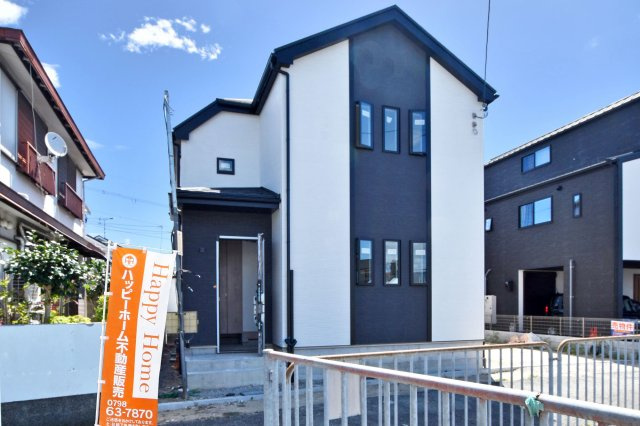 ハートフルタウン伊丹東野1丁目新築一戸建て｜4LDK＋駐車2台可の外観|現在順調に建築中です。
同社施工のご案内が即日可能ですので、お気軽にお問い合わせください。