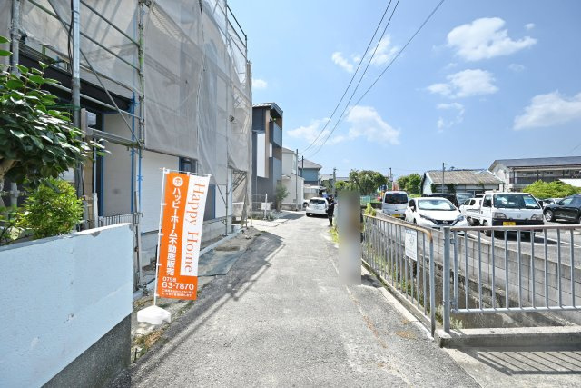 ハートフルタウン伊丹東野1丁目新築一戸建て｜4LDK＋駐車2台可の前面道路含む現地写真|前面道路は西側に約4.0m幅です。