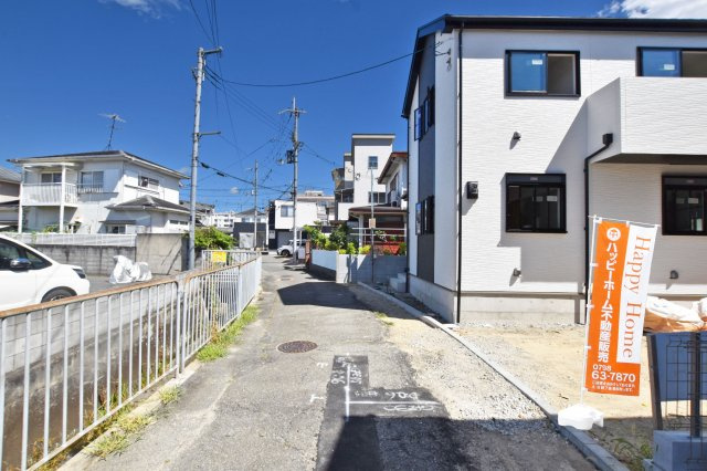 ハートフルタウン伊丹東野1丁目新築一戸建て｜4LDK＋駐車2台可の前面道路含む現地写真|前面道路は西側に約4.0m幅です。