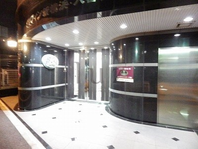 グリフィン新横浜八番館のエントランス