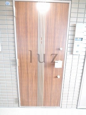 グリフィン新横浜八番館の玄関
