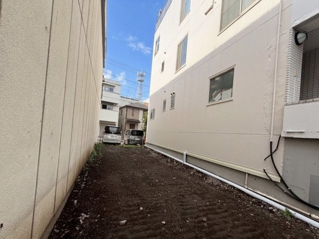 世田谷区三軒茶屋２丁目の売地の前面道路含む現地写真