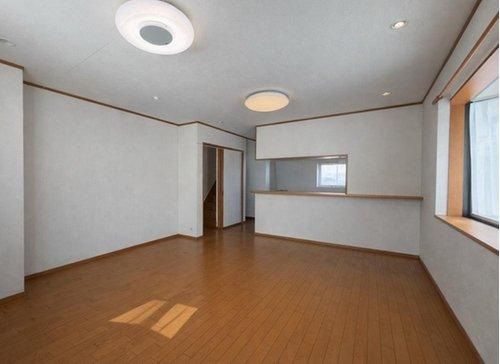 【カエデプラス不動産】東近江市東沖野５丁目の居間・リビング|現地（2026年1月）撮影