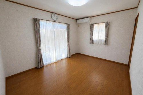 【カエデプラス不動産】東近江市東沖野５丁目の居間・リビング|現地（2026年1月）撮影