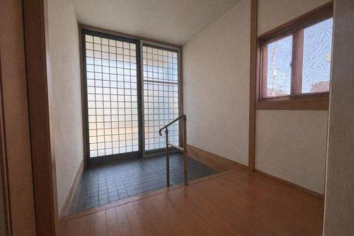 滋賀県甲賀市水口松尾744-95の玄関|現地（2026年3月）撮影