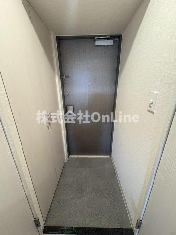 ファステート東大阪アダマスの玄関