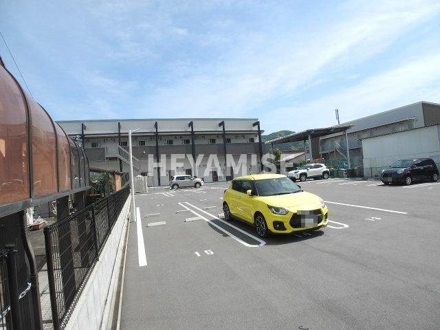 MODERN PALAZZO 喜々津Soleilの駐車場