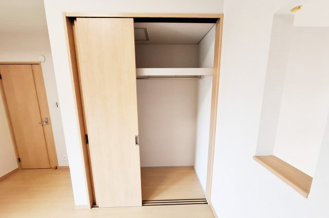 堺市東区草尾の収納|洋室2クローゼット：お部屋の整理整頓に役立つクローゼット付き。