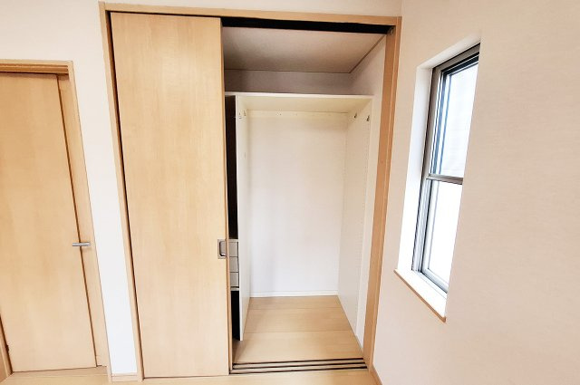 堺市東区草尾の収納|洋室3クローゼット：洋服や小物を収納でき、生活スペースを広く保てます。