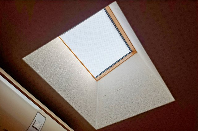 岸和田市西之内町の内装|洋室1天窓