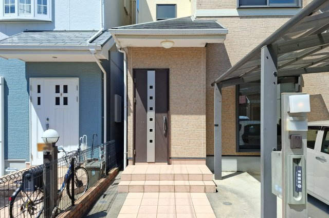 和泉市唐国町3丁目の玄関|玄関ポーチ