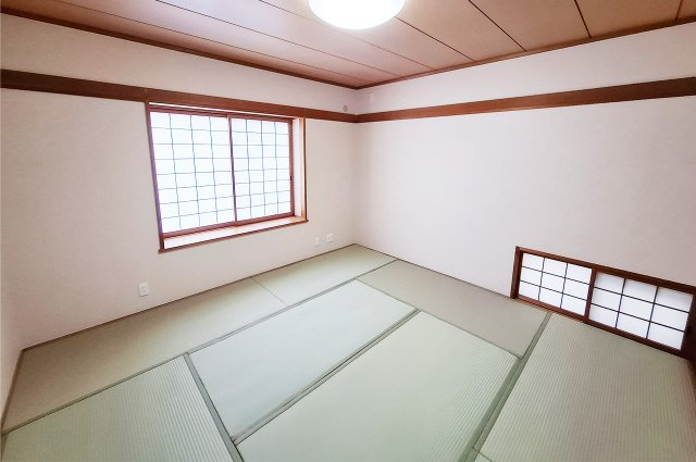 富田林市小金台の和室|和室：クロス・障子・襖を貼替えるなどリフォーム済み。畳の表替えもしております。