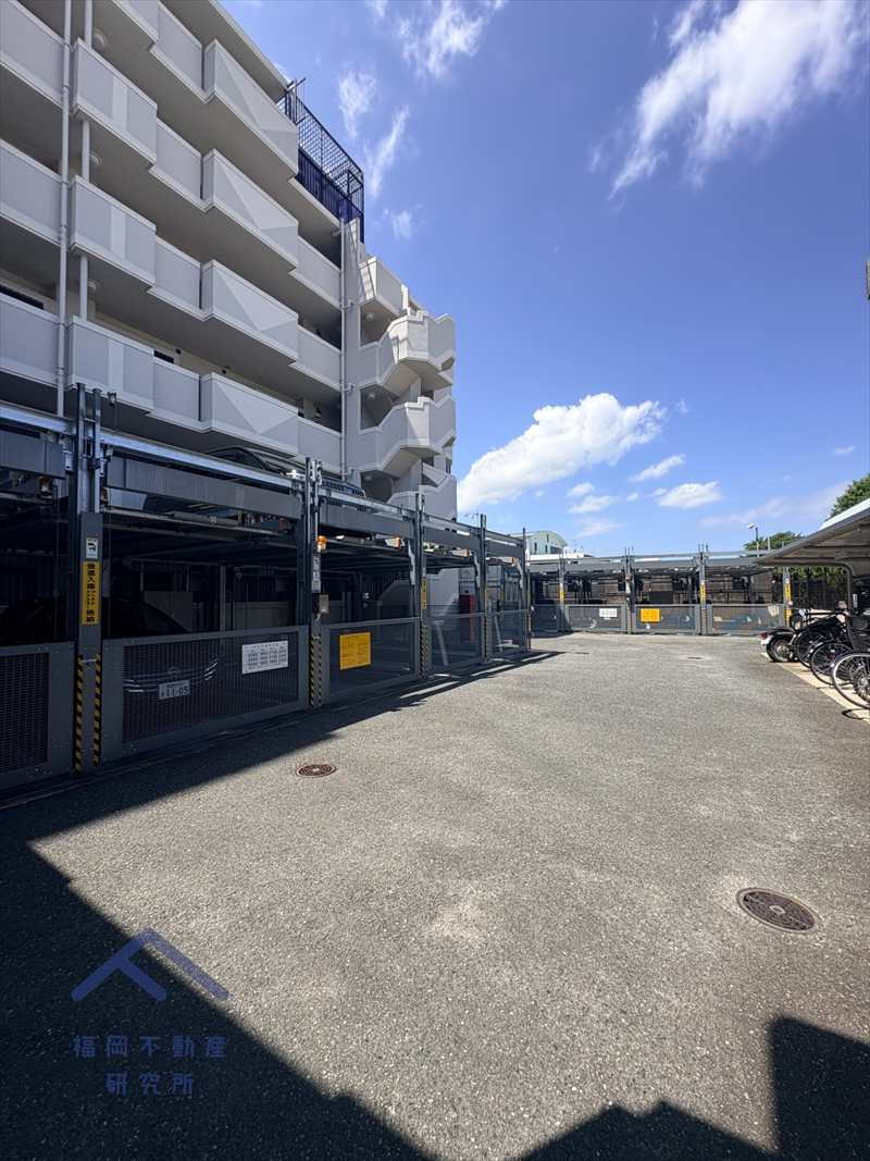 アーバンパレス室見河畔の駐車場