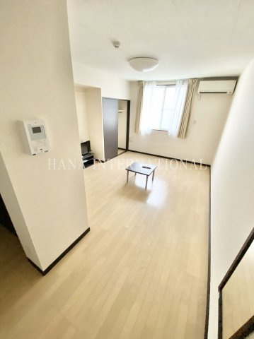レオネクストエクレールの居間・リビング|家電は無いお部屋でございます