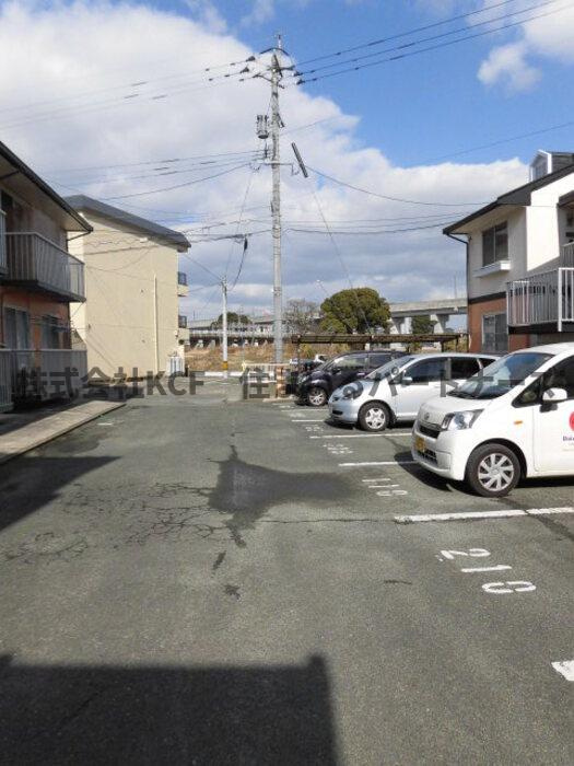 レジデンス２１TH　C棟の駐車場|カースペースがあります