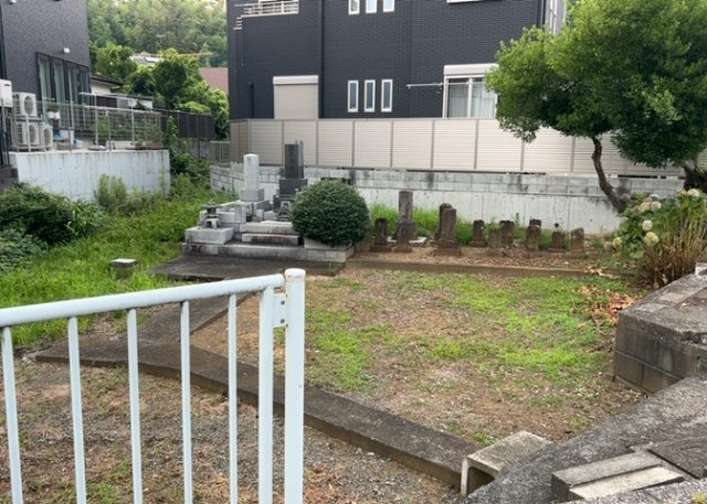 【外観】 | 人が暮らすうえで日光は大切な要素となります。日当たりの良さは譲れないポイントですね。併せて近くに大きな建築物の建築予定がないか、あるいはそれが可能な土地が近くにないか事前に確認することもお勧めします。