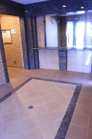 妙典ウッドベル壱番館のロビー