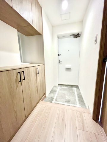 ハイツ面影橋の玄関|2026.07.23撮影

現地ご見学希望・資料請求などお気軽にお問い合わせ下さい！
03-5990-5201