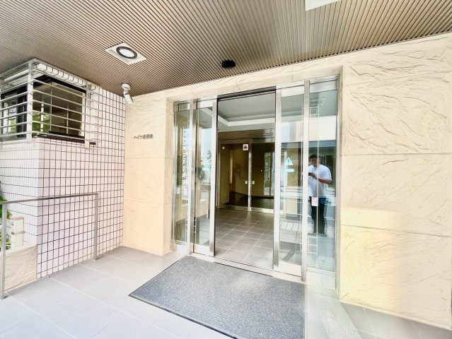 ハイツ面影橋のエントランス|2026.07.23撮影

現地ご見学希望・資料請求などお気軽にお問い合わせ下さい！
03-5990-5201
