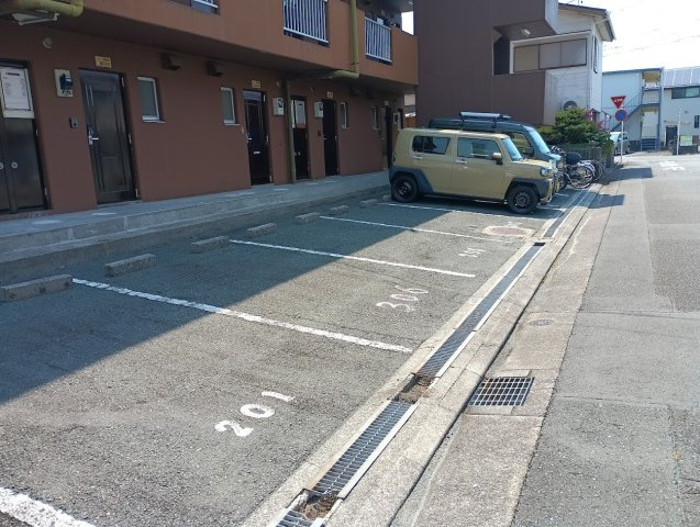 レジデンス曳馬Ⅱの駐車場