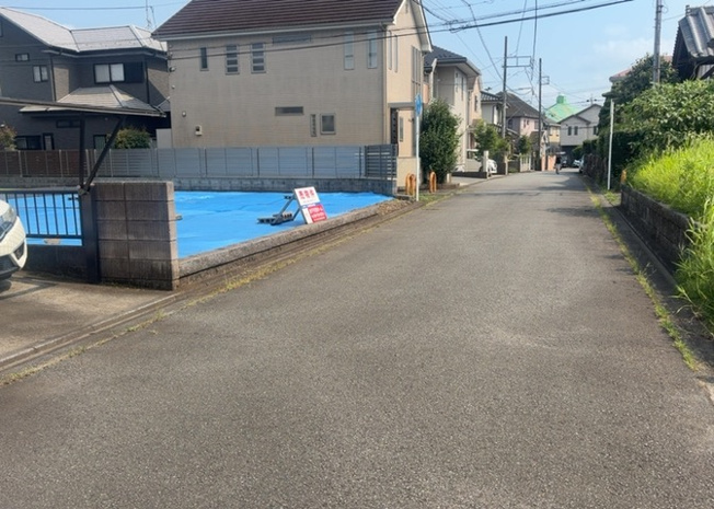 【外観】 | 土地の形が極端に長細かったり、狭小地、あるいは道路との高低差がある傾斜地だった場合、後々売ろうとしても買い手がつかない場合もあります。後々、売却することになった時に価値の下がらない土地を選びましょう。