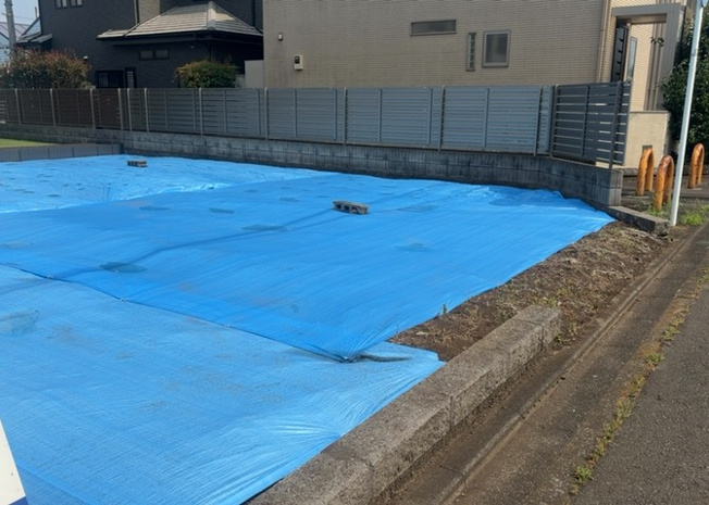 【外観】 | 土地を買う際、住む地域の自治体や福祉の補助制度にも注目してみましょう。子供や老人の医療補助やゴミ出しのルールなど、自治体によってルールに大きな違いがあるため、暮らしやすい土地で判断するとよいでしょう。