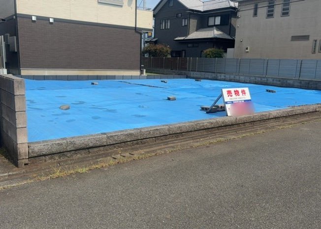 【外観】 | 人が暮らすうえで日光は大切な要素となります。日当たりの良さは譲れないポイントですね。併せて近くに大きな建築物の建築予定がないか、あるいはそれが可能な土地が近くにないか事前に確認することもお勧めします。