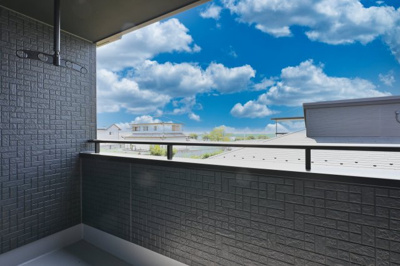 【バルコニー】 | 太田市牛沢町　グラファーレ | 屋根付きのバルコニーは急な雨でも安心です♪