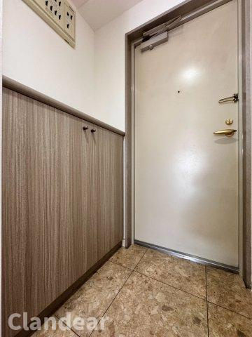 クレアール草加の玄関|ドキドキの新生活も、安心してスタート。ぴったりの住まいを見つけませんか？クランディアが一緒に住まい選びをサポートします‼　まずは、お気軽にお問合せください　＃クランディア