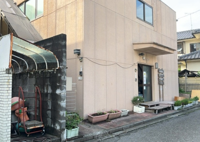 【防犯設備】 | 事務所 | 当然のことではありますが、オートロックやセンサーライト、ホームセキュリティーなどの防犯設備があれば、小さいお子様がいるご家庭も安心ですよね！まず物件購入の際は、防犯設備もチェックするようにしましょう。