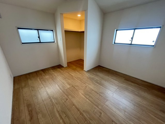 北中城村美崎新築戸建て1号棟（全2棟）の洋室|同施工会社の別物件画像です。参考としてご覧ください。
