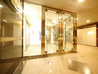 グリフィン横浜桜木町参番館のエントランス