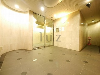 グリフィン横浜桜木町参番館のエントランス