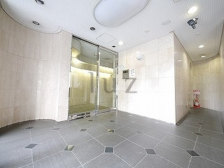 グリフィン横浜桜木町参番館のエントランス